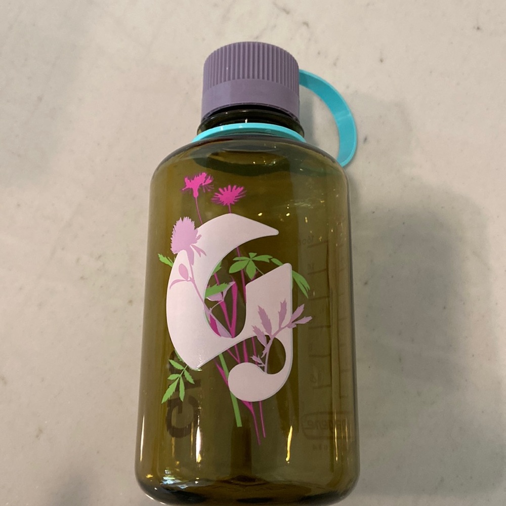 Never used Glossier water bottle